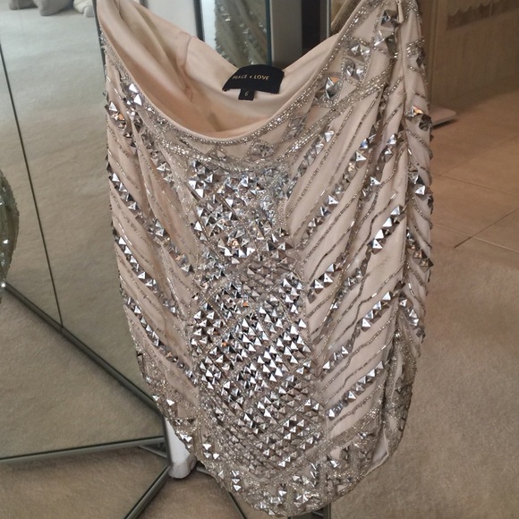 Studded V Shape Mini Skirt With Side Zipper Size 6 - Picture 6 of 8